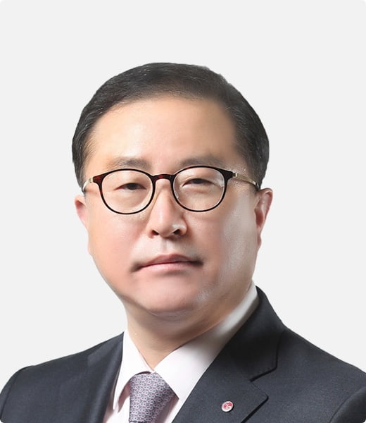 Lee Chang Sil Director