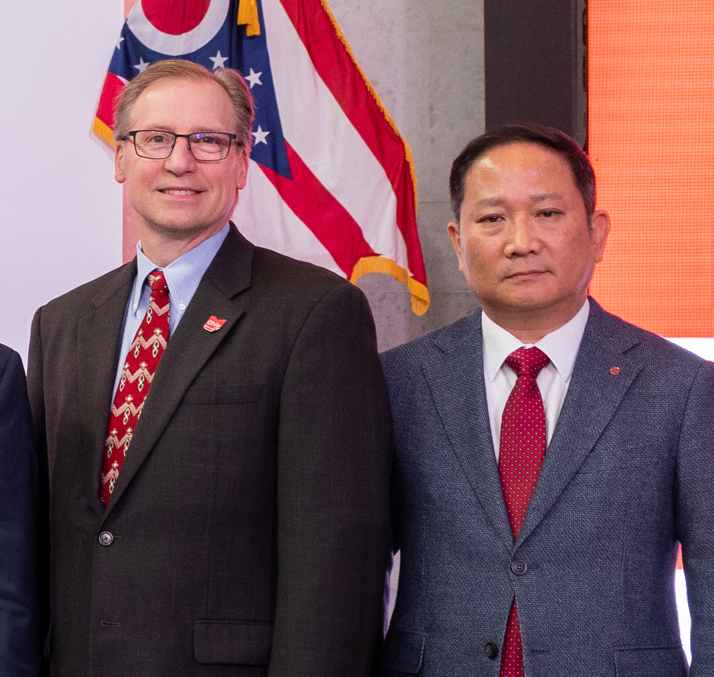 From left to right: Mike DeWine, Governor of Ohio Bob Nelson, Executive Vice President, American Honda Motor Co. Sukwon Choi,  Senior Vice President, Group Leader of North America Production, LG Energy Solution